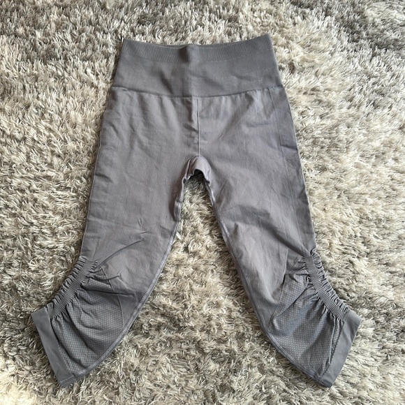 Lululemon Cropped Leggings - Picture 1 of 2